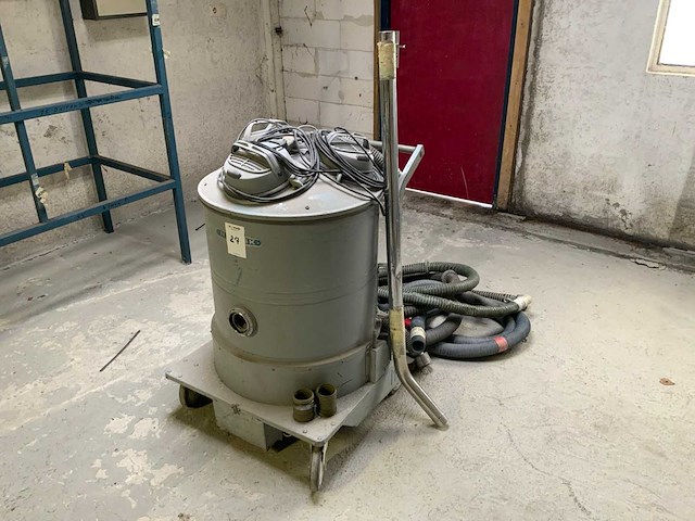 Nilfisk industriële stofzuiger - afbeelding 1 van  4