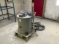 Nilfisk industriële stofzuiger - afbeelding 1 van  4