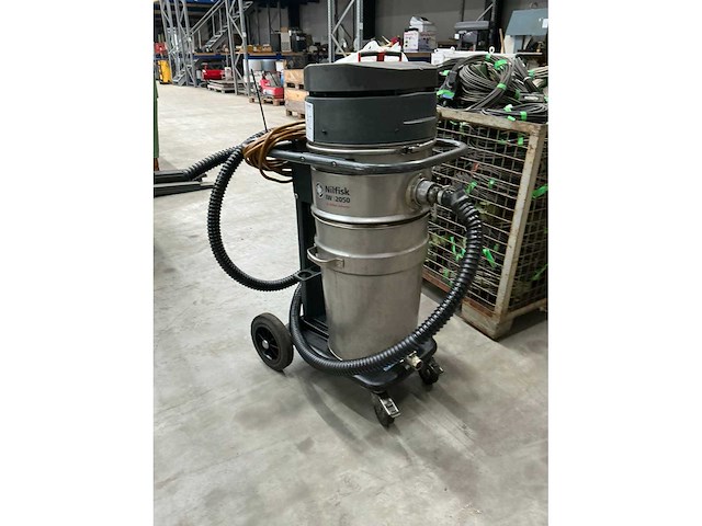 Nilfisk iw 2050 industriële stofzuiger - afbeelding 2 van  5