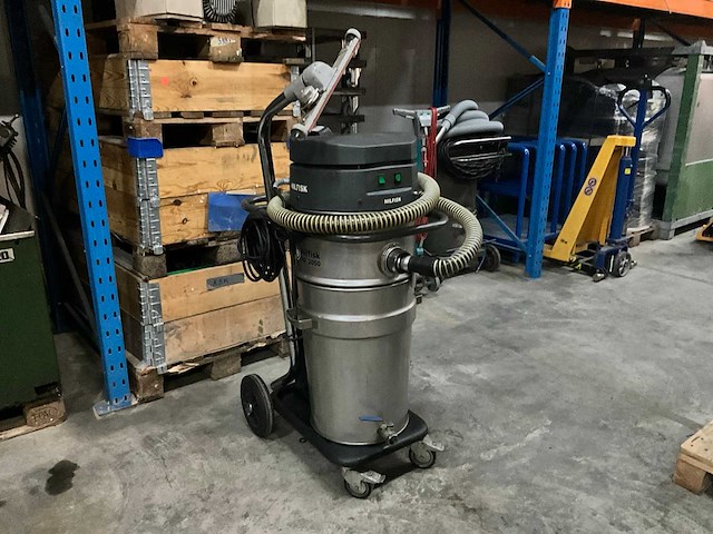 Nilfisk iw 2050 natte & droge industriële stofzuiger - afbeelding 1 van  6