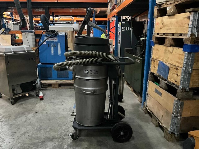 Nilfisk iw 2050 natte & droge industriële stofzuiger - afbeelding 3 van  6