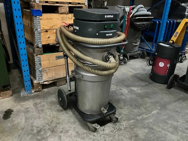 Nilfisk lx 2000 natte & droge industriële stofzuiger - afbeelding 1 van  5
