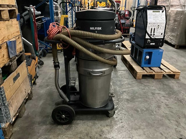 Nilfisk lx 2000 natte & droge industriële stofzuiger - afbeelding 4 van  5