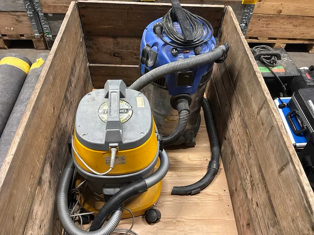 Nilfisk multi ll 30 t industriële stofzuiger (2x) - afbeelding 1 van  4