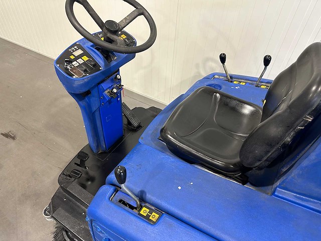 Nilfisk rijdende veegmachine | floortec r 580 p/b electrisch - afbeelding 2 van  15