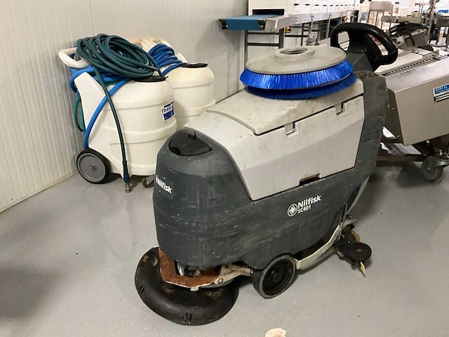 Nilfisk sc401 43 b fp schrobmachine - afbeelding 1 van  13