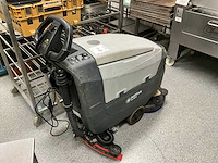 Nilfisk sc401 schoonmaakwagen - afbeelding 1 van  3