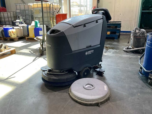 Nilfisk sc500- 53b ecoflex achterloop schrobzuigmachine - afbeelding 1 van  9