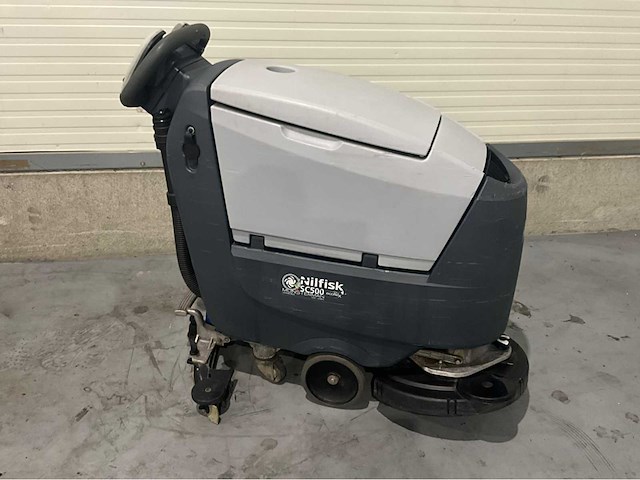 Nilfisk sc500 zelfrijdende schrobmachine accu’s 2025 - afbeelding 1 van  13