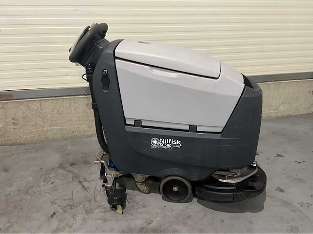 Nilfisk sc500 zelfrijdende schrobmachine accu’s 2025 - afbeelding 7 van  13