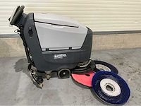Nilfisk sc500 zelfrijdende schrobmachine accu’s 2025 - afbeelding 6 van  13
