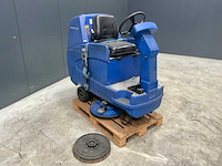 Nilfisk scrubtec r 586s schrob veegmachine - afbeelding 1 van  5