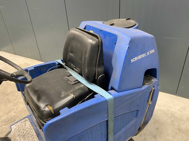 Nilfisk scrubtec r 586s schrob veegmachine - afbeelding 3 van  5