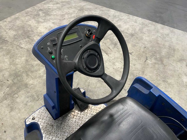 Nilfisk scrubtec r 586s schrob veegmachine - afbeelding 4 van  5