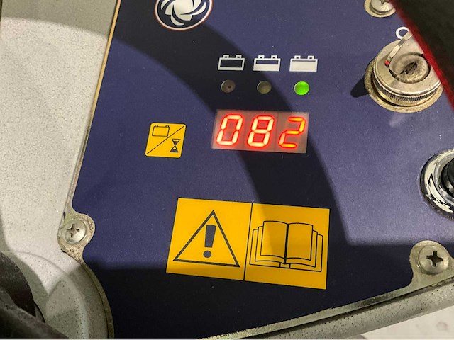 Nilfisk sr 1000s opzitveegmachine 82uur ! - afbeelding 9 van  14