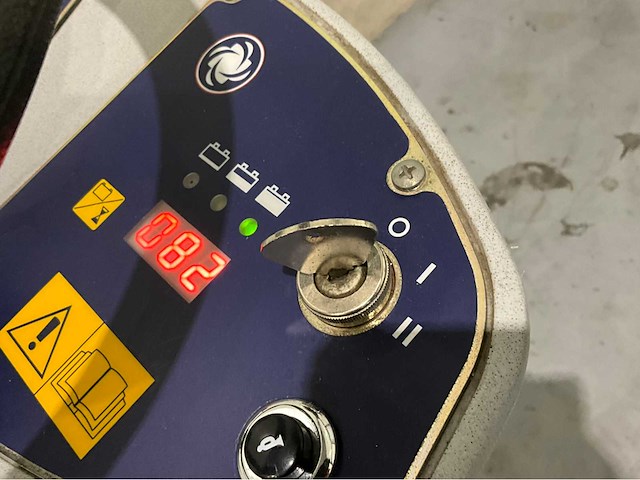 Nilfisk sr 1000s opzitveegmachine 82uur ! - afbeelding 10 van  14
