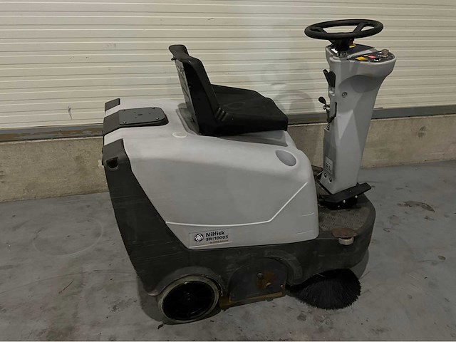 Nilfisk sr 1000s opzitveegmachine 82uur ! - afbeelding 2 van  14