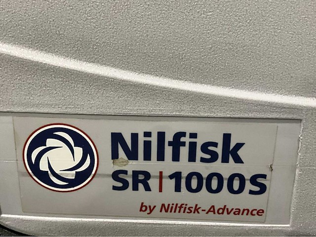 Nilfisk sr 1000s opzitveegmachine 82uur ! - afbeelding 3 van  9