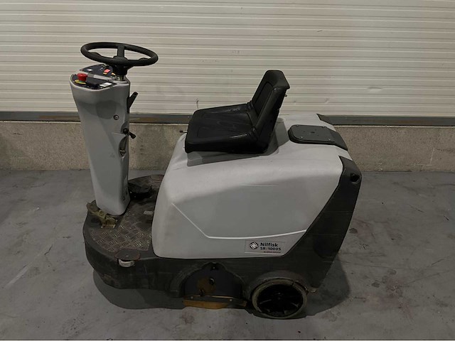 Nilfisk sr 1000s opzitveegmachine 82uur ! - afbeelding 9 van  9