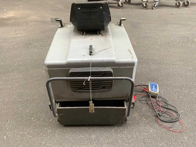 Nilfisk sr 1100 zelfrijdende veegmachine - afbeelding 3 van  4