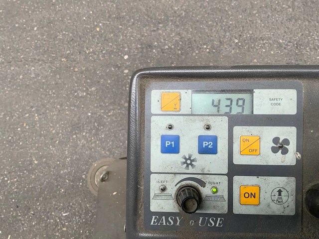 Nilfisk sr 1100 zelfrijdende veegmachine - afbeelding 4 van  4