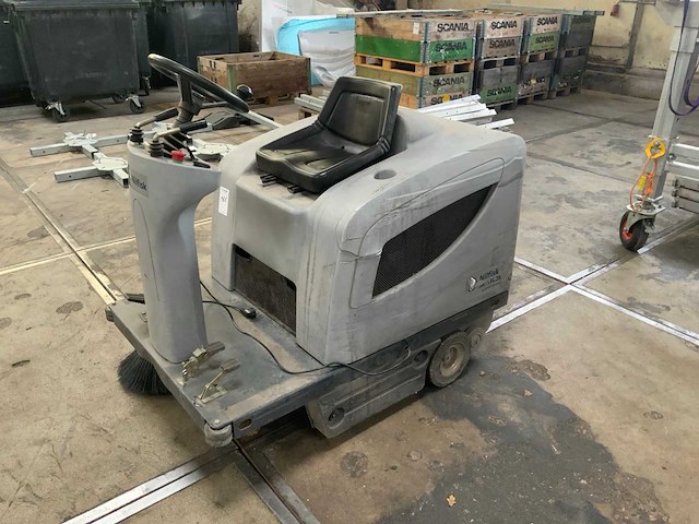 Nilfisk sr 1100s b zelfrijdende veegmachine - afbeelding 9 van  10