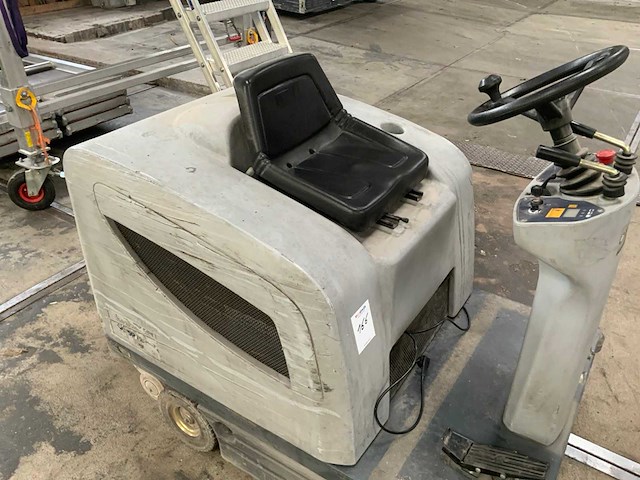 Nilfisk sr 1100s b zelfrijdende veegmachine - afbeelding 10 van  10