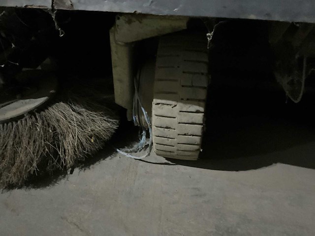 Nilfisk sr1100 zelfrijdende veegmachine - afbeelding 4 van  18