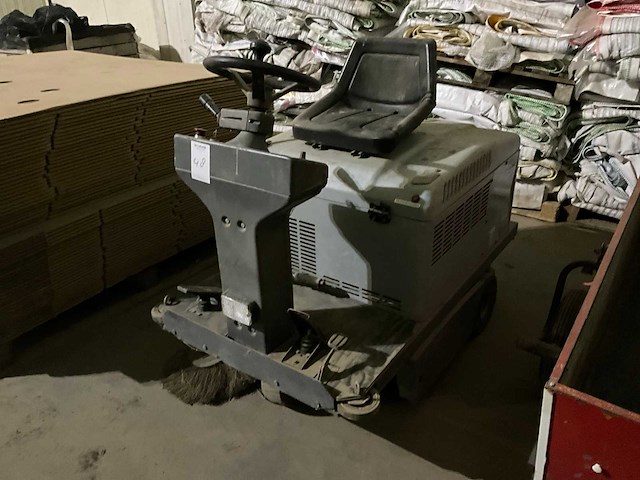 Nilfisk sr1100 zelfrijdende veegmachine - afbeelding 1 van  18