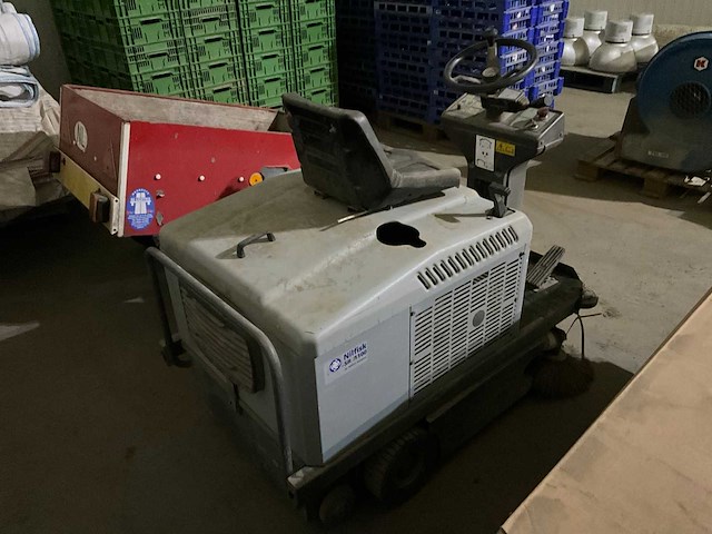 Nilfisk sr1100 zelfrijdende veegmachine - afbeelding 12 van  18