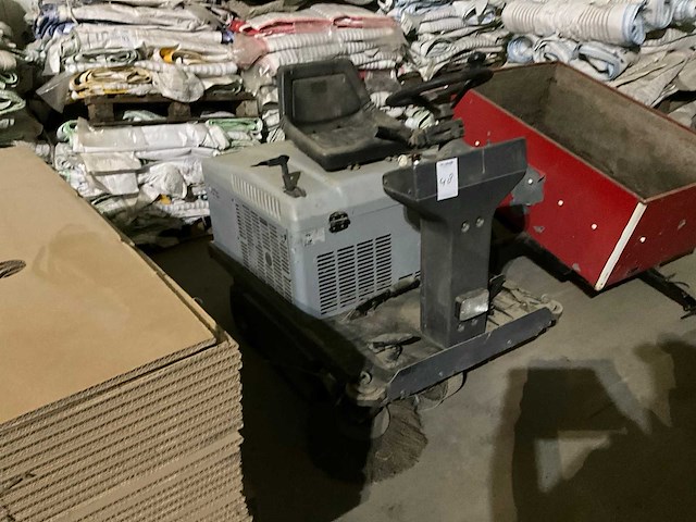 Nilfisk sr1100 zelfrijdende veegmachine - afbeelding 13 van  18