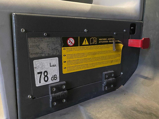 Nilfisk sr1601 zelfrijdende veegmachine - afbeelding 1 van  8