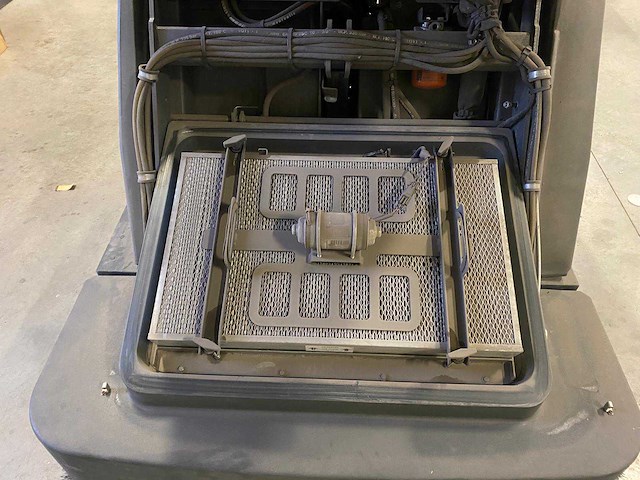 Nilfisk sr1601 zelfrijdende veegmachine - afbeelding 3 van  13