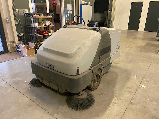 Nilfisk sr1601 zelfrijdende veegmachine - afbeelding 1 van  13