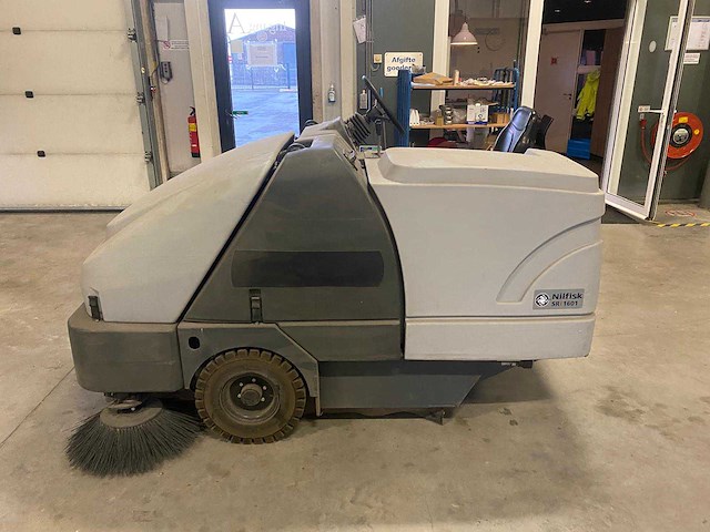 Nilfisk sr1601 zelfrijdende veegmachine - afbeelding 6 van  13