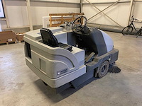 Nilfisk sr1601 zelfrijdende veegmachine - afbeelding 9 van  13
