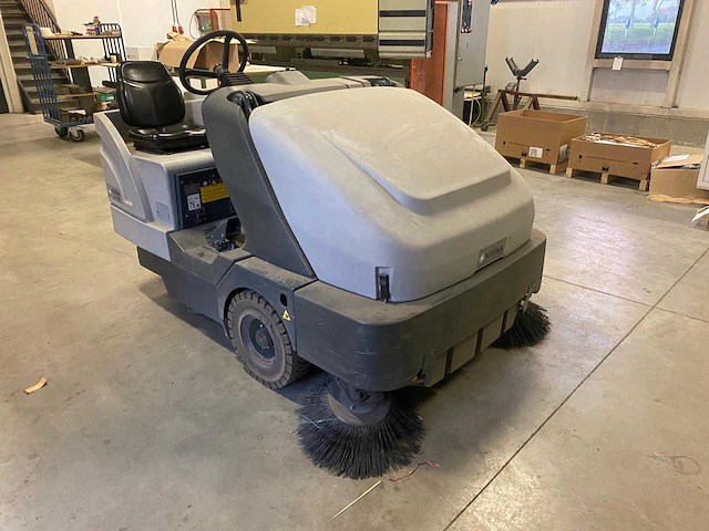 Nilfisk sr1601 zelfrijdende veegmachine - afbeelding 11 van  13