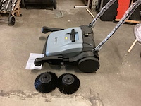 Nilfisk veegmachine - afbeelding 3 van  9