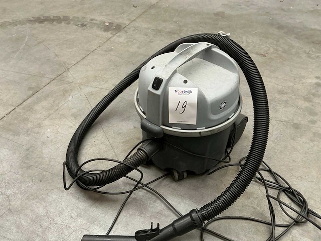 Nilfisk vp300 industriële stofzuiger - afbeelding 1 van  3