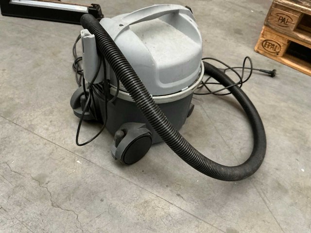 Nilfisk vp300 industriële stofzuiger - afbeelding 2 van  3