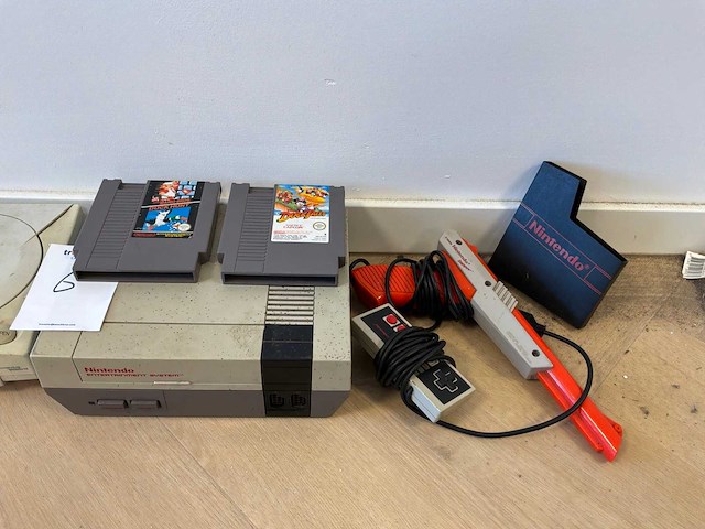 Nintendo / dreamcast game console (2x) - afbeelding 2 van  7