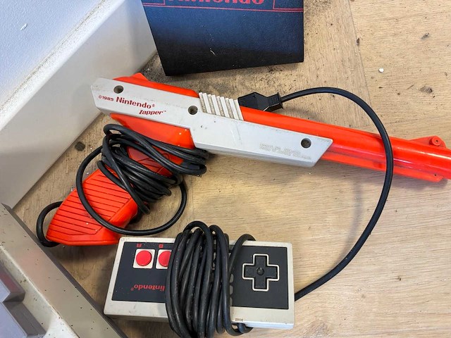 Nintendo / dreamcast game console (2x) - afbeelding 3 van  7