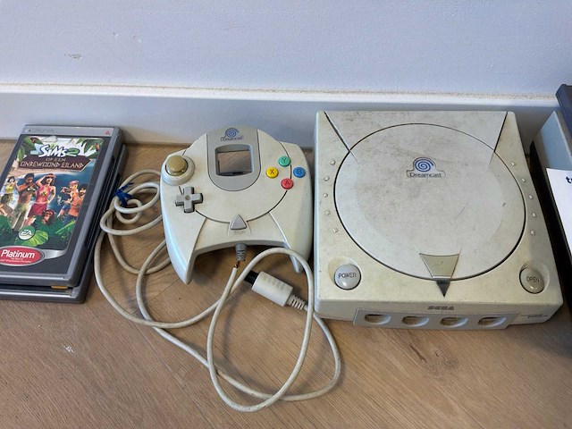 Nintendo / dreamcast game console (2x) - afbeelding 6 van  7
