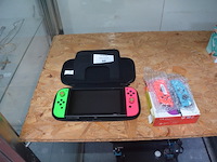 Nintendo switch model hac-001 met extra joy con en hoes - afbeelding 1 van  7