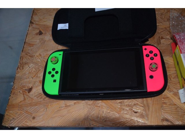 Nintendo switch model hac-001 met extra joy con en hoes - afbeelding 2 van  7