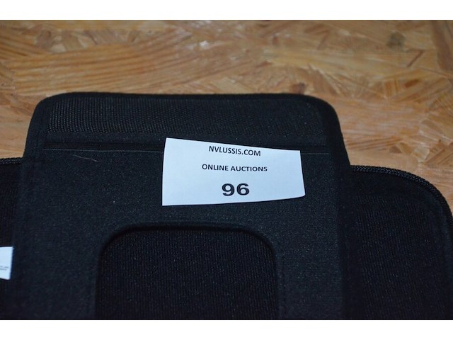 Nintendo switch model hac-001 met extra joy con en hoes - afbeelding 3 van  7