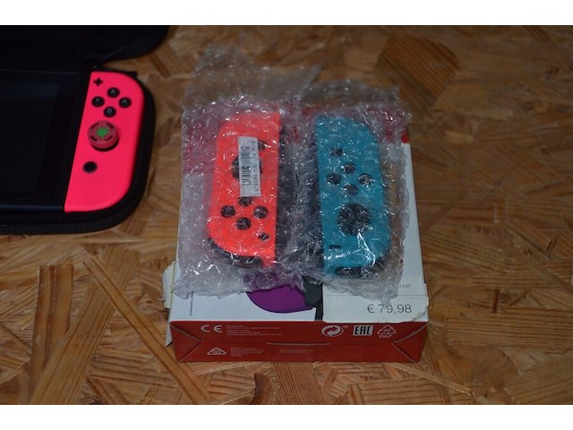 Nintendo switch model hac-001 met extra joy con en hoes - afbeelding 6 van  7
