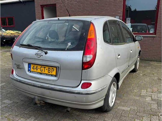 Nissan - 2001 - almera tino - 1.8 ambience - personenauto - afbeelding 2 van  7