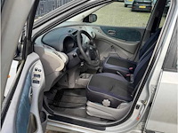 Nissan - 2001 - almera tino - 1.8 ambience - personenauto - afbeelding 5 van  7