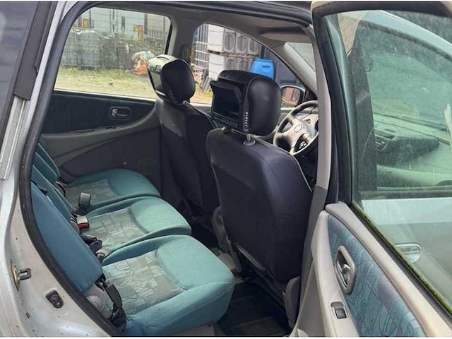 Nissan - 2001 - almera tino - 1.8 ambience - personenauto - afbeelding 7 van  7